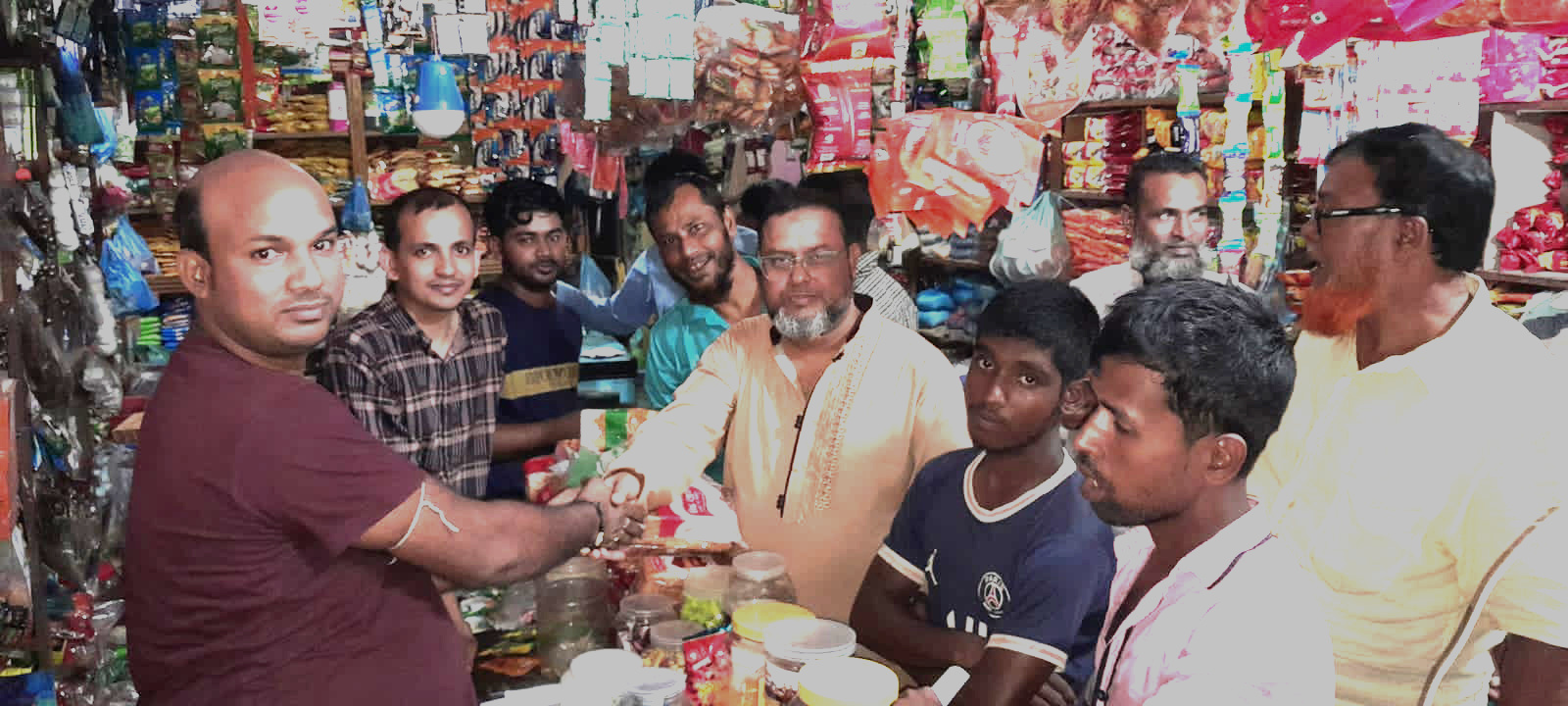 জগন্নাথপুরে ভাইস চেয়ারম্যান পদপ্রার্থী মোঃ আব্দুল মতিন লাকী গণসংযোগ করছেন