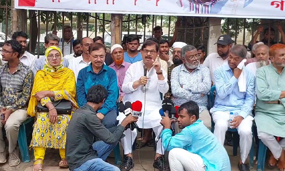 সরকারের পতন ‘অল্প সময়ের মধ্যে’ : মাহমুদুর রহমান  মান্না