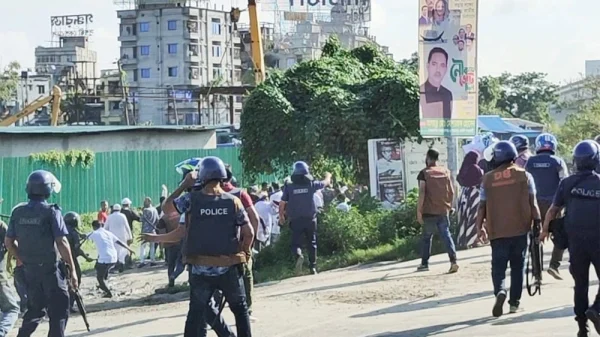 নারায়ণগঞ্জে পুলিশ – বিএনপি সংঘর্ষে অর্ধশতাধিক আহত 