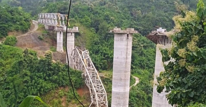 ভারতে নির্মাণাধীন রেল সেতু ভেঙে ১৭ জন নিহত