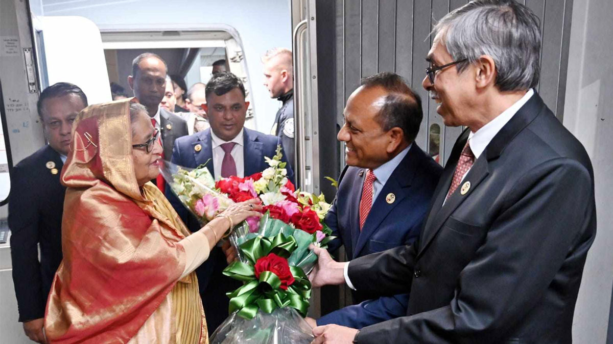 নিউইয়র্কে পৌঁছেছেন প্রধানমন্ত্রী শেখ হাসিনা