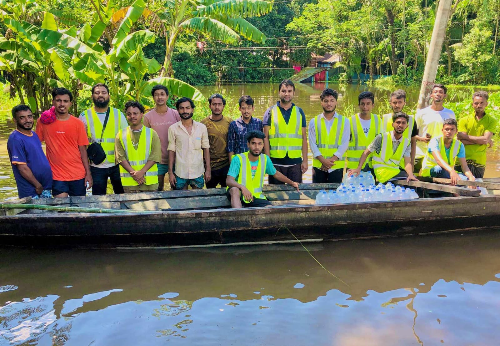 বন্যার্ত ফেনী ও নোয়াখালী তে ত্রান সহায়তা নিয়ে জগন্নাথপুরের সেচ্ছাসেবক টিম